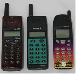 Three steps to customisable fascias: an Ericsson GH388 with aftermarket walnut cover (c1995); an Ericsson GA628 with customisable front panel (1997); a Nokia 5110 from 1998 with customisable facsia